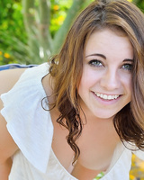 Gorgeous brunette teen slams a vegetable in her anus outdoors