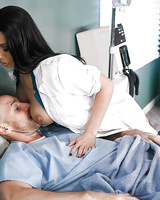 Pornstar Anna Bell Peaks and horny girlfriends star in reverse gangbang