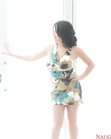 Big boobed cougar Sienna West seduces a younger man while tending bar