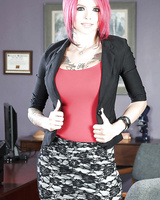 Redhead secretary Anna Bell Peaks undresses heavily inked body