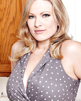 Blond plumper Vicky Vixen flashing white upskirt underwear in kitchen