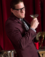 White maids Mona Wales & Bella Rossi play foot games to please their boss