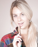 Teen amateur Alecia Fox slips off yoga pants to display hairy bush