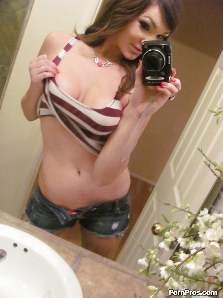 Ex-girlfriend Holly Michaels exposing big natural tits while taking selfies