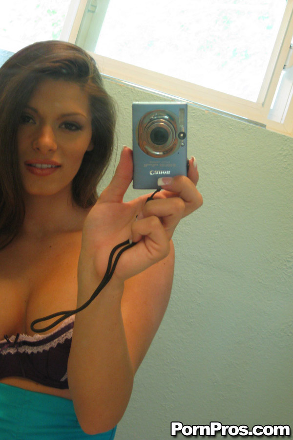 Ex-girlfriend Madelyn Marie takes it off for her bf after a couple of selfies