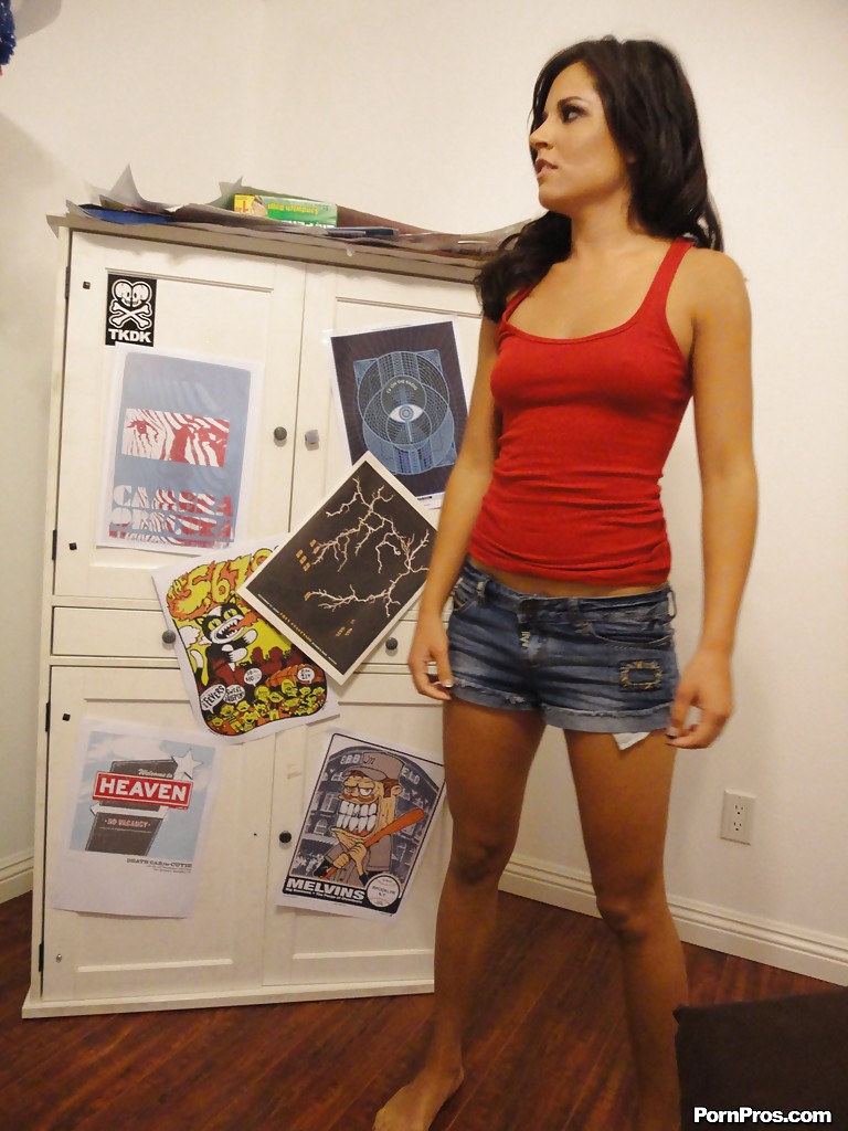 Missy Maze girlfriend on fire in the mood for harsh masturbation solo