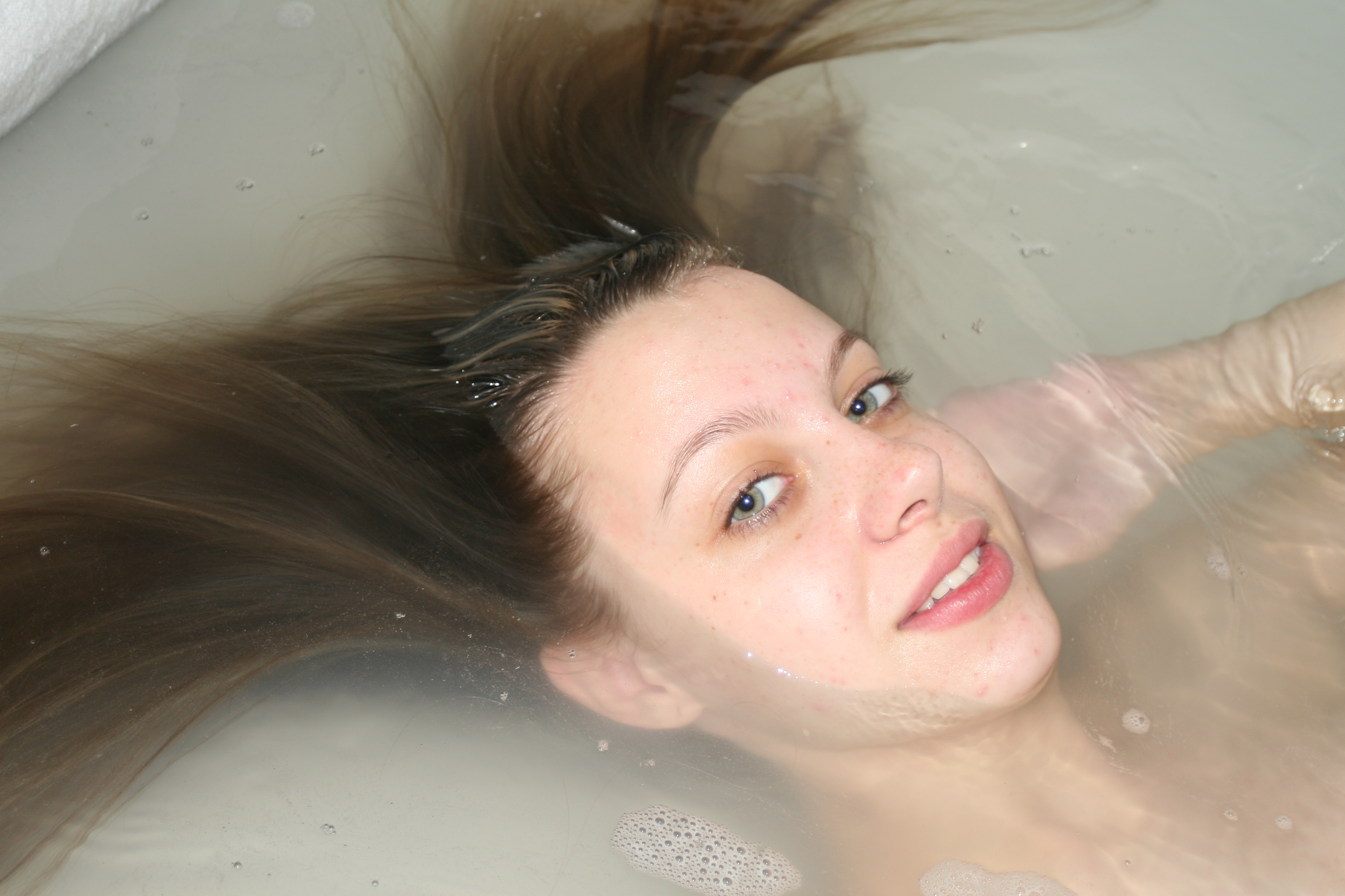 Hot teen babe takes a bath
