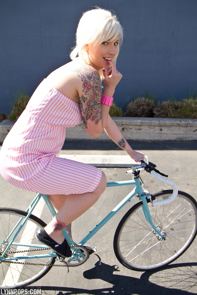 Platinum blonde amateur Lynn Pops shows off her tits atop her bicycle