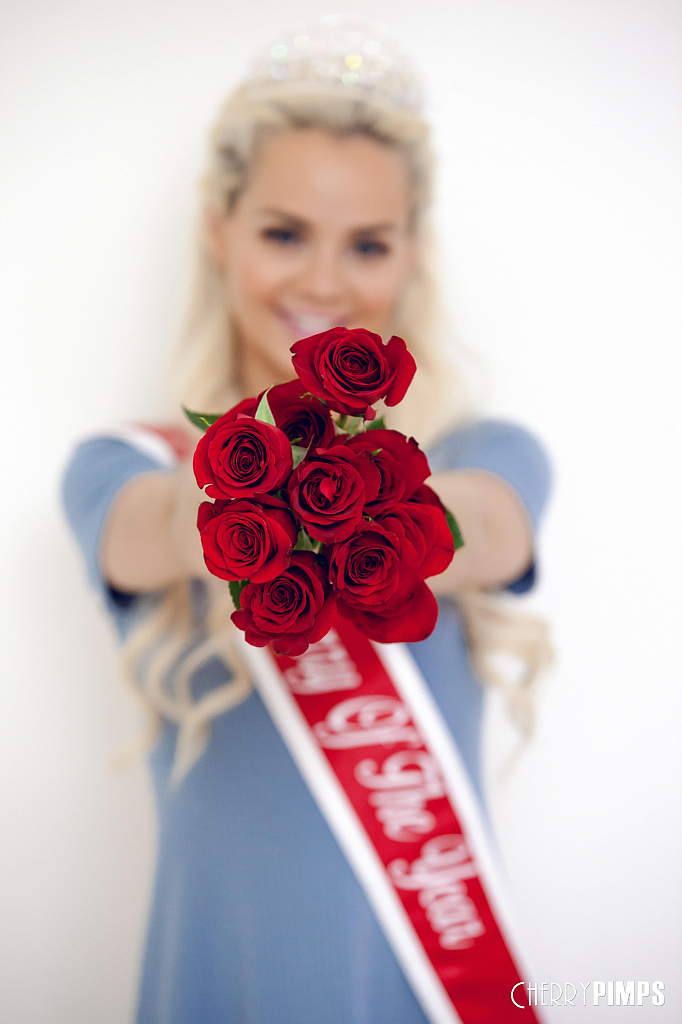 Elsa Jean - Sensual Like A Rose