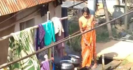 Shopkeper And Customer Xxx Desi - village bhabhi bathing outdoor | DixyPorn.com