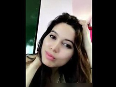 Pakistani Girl Show Her Asse To Her Online Fans