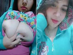 Today Exclusive- Sexy Paki Girl Showing Her Big Boobs