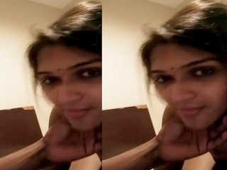 Hot look Indian Girl Blowjob | DixyPorn.com