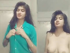 Beautiful Desi woman with a great pair of natural boobs recording nudity XXX
