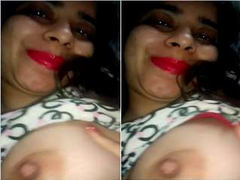 Indian mommy with sweet lips rubs her gentle nipples and records it on video