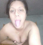 Desi aunty is playing with herself and does XXX things in a hot naked show