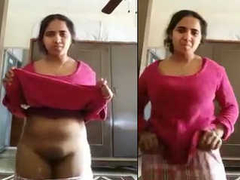 Mature Desi woman with natural tits lifts up her shirt and gets XXX alone