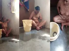 Voyeur Captures Desi Girl Bathing Nude - Hot Indian Sex Scandal