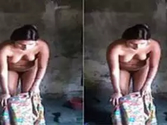 Incredible Hidden Cam Porn: Desi Girl Bathing Nude Outdoor Captured on Video